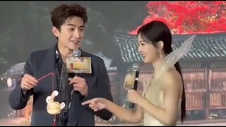 Zhao Liying said to Lin Gengxin: You are still keeping up the tradition of giving cheap gifts.