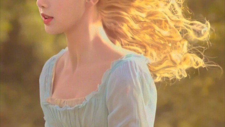Oh my god! This is the ultimate in K-pop body management! Come check out her stunning face and figur