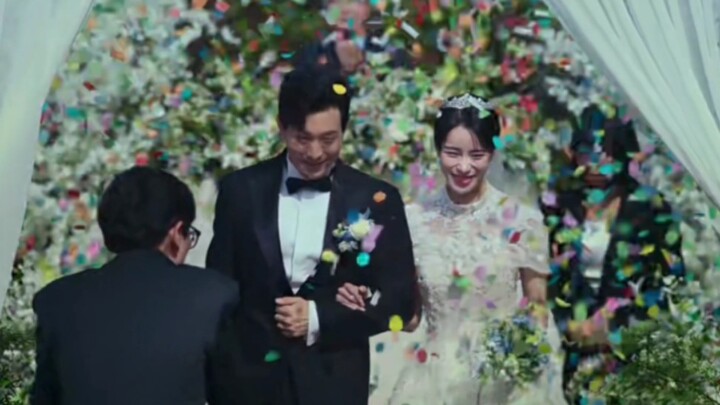 ความสัมพันธ์ระหว่างตัวละครที่แสดงในฉากงานแต่งของเยียนเจินนี้น่าค้นหาและควรค่าแก่การตีความอย่างลึกซึ้