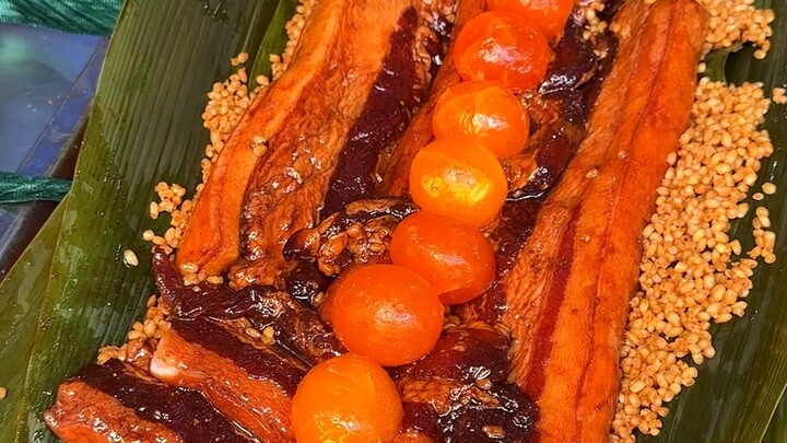 The seven-star-cluster big meat zongzi on Chengdu’s Zongzi Street totally blew me away!