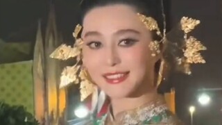 Comparison of float performances by 43-year-old Fan Bingbing and 26-year-old Zhao Lusi