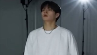 【ستراي كيدز/كيم سونغ مين】فيديو تدريب رقصة ستراي كيدز "Walkin On Water" تركيز على سونغ مين