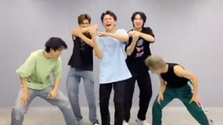 التحركات تعتمد كليًا على الطيران، رقصة عشوائية تتحول إلى فوضى عارمة