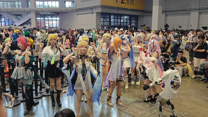 I woke up too suddenly and saw the NARAKA: Blue Protocol girls dancing Roy’s spinning dance ┌|∵|┘ ┌|