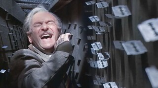 盲人院长虐待盲人，最后被逼过刀片墙，成了“千刀斩”，影史经典一幕