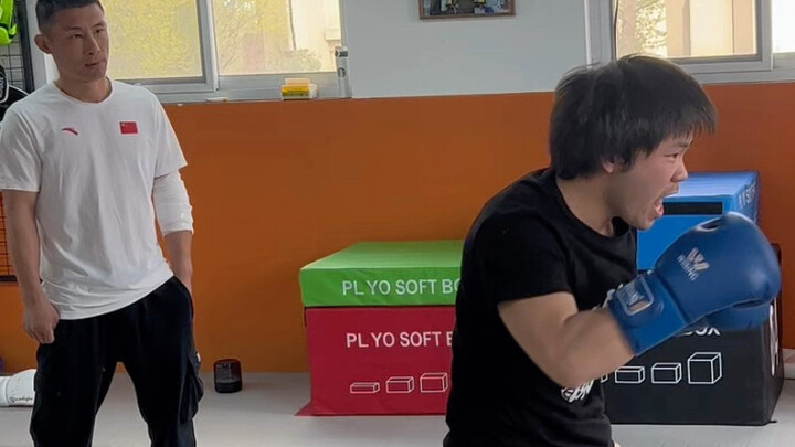 Hóa trang thành người Nhật khiêu chiến gặp vô địch thế giới