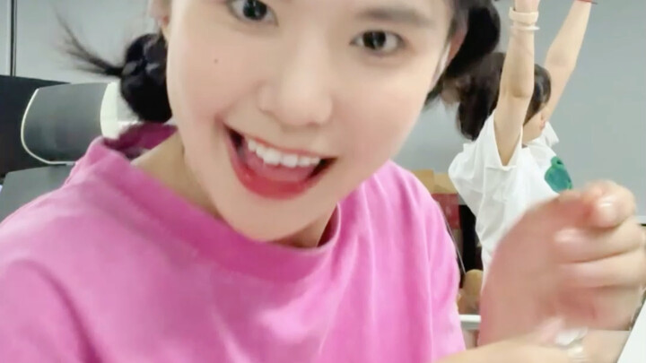 أرغب في ترك وظيفتي كل يوم، لكن راتبي الشهري لا يتجاوز ٣٨٠٠ يوان صيني. أخاطر بحياتي من أجله (＾ν＾)