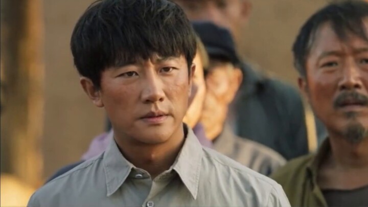 How big is the contrast between different roles played by the same actor [Huang Xuan]