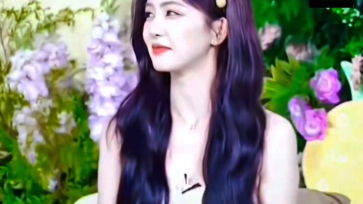 Bai Lu teaches you how to pose the character "ten thousand" with your body.