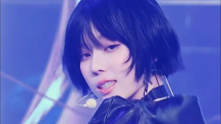 I really cut my hair short~~ WINTER Kim Min-jung Whiplash aespa