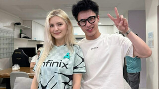 เรเนเจย์ก็รู้สึกดีขึ้นและกำลังเต้นรำสั่นๆ กับอีวา เอลฟี