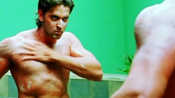 Man disguises himself as a statue to steal diamonds worth over 100 million—mystery movie "Phantom Ri