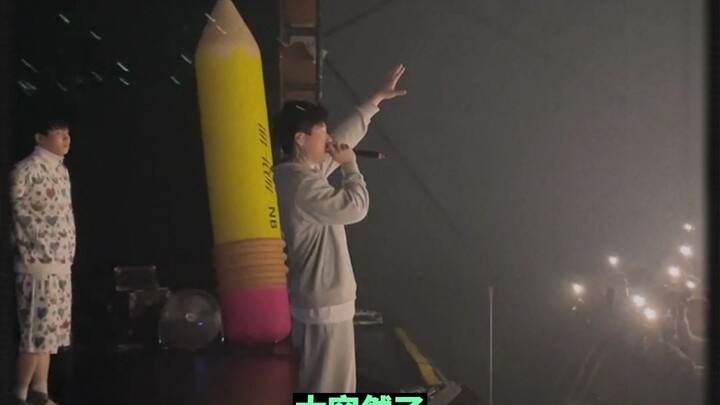 Capper Suddenly Lost His Voice! Announces a Hiatus from All Performances!