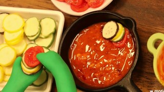 Food animation: Little green men in plasticine stop-motion make chowder