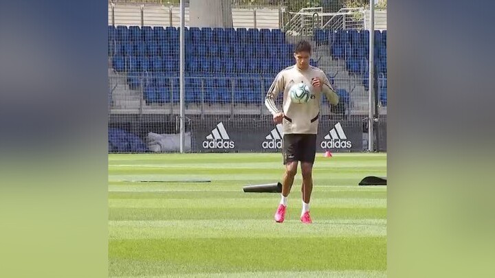 Back on track 🔥⁣
Week 1 ✔️⁣
⁣
HalaMadrid ⁣