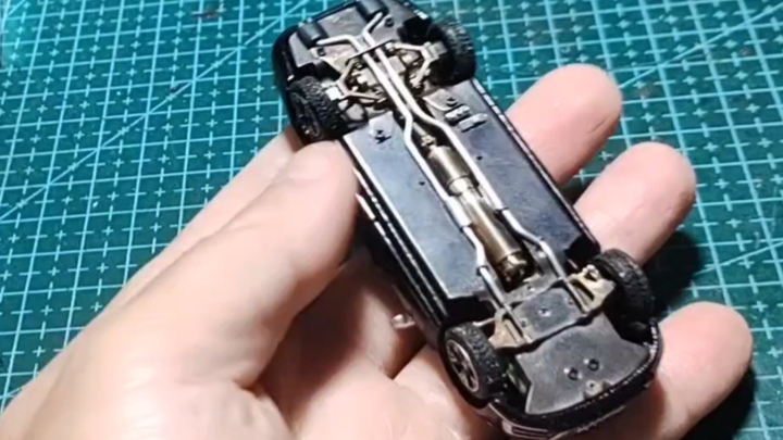 The only thing missing from the real thing is a proportional scene, a 1/64 Audi A8L that has been re