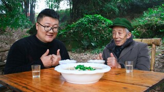 A Mi's special, ultra thin prawn slice recipe 'Golden prawn soup'