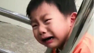 问君能有几多愁，恰似两根钢管卡我头。