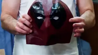 Khi Người Nhện phát hiện ra tiệm giặt khô đã đưa cho mình chiếc mặt nạ của Deadpool... Rất may người