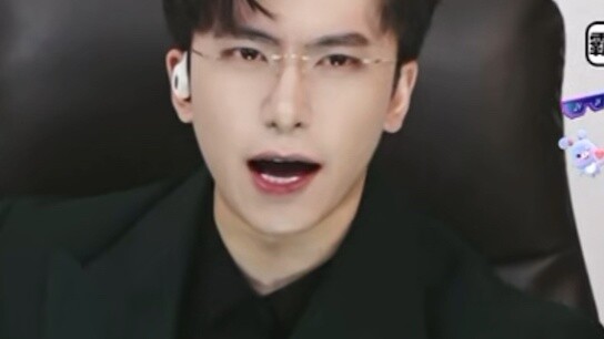 Xiao Yan duduk! Tuan Xiao Yan meminta dirinya untuk duduk