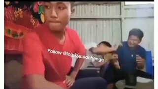 moment ketika lo tlfn pacar di depan temen lo🤣🤣