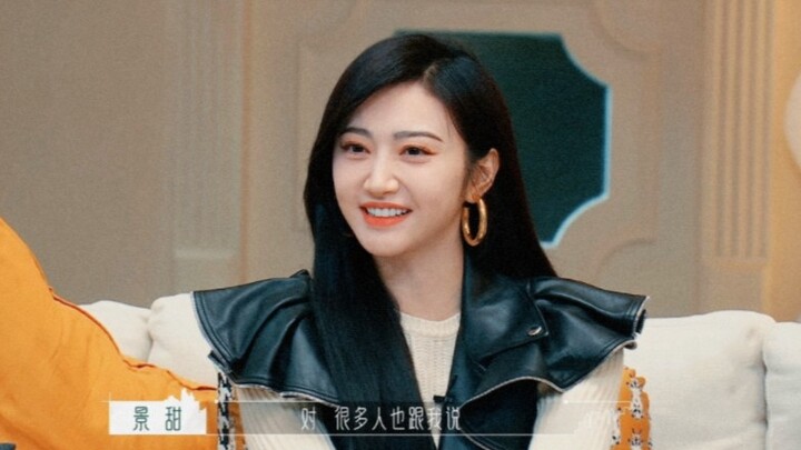 What kind of “dumb‑beautiful girl” is this? She really doesn’t treat us like outsiders.