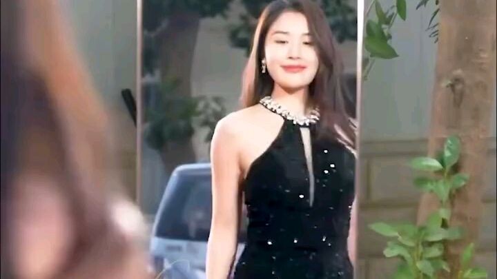 Nữ giám đốc không ngờ người phụ nữ thợ may bên đường lại là thiên tài thiết kế | Ami Review