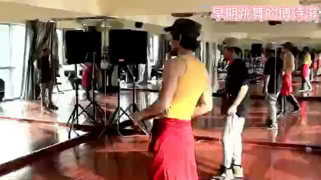 I never expected that Cheng Yi would dance to The Empire's Son???