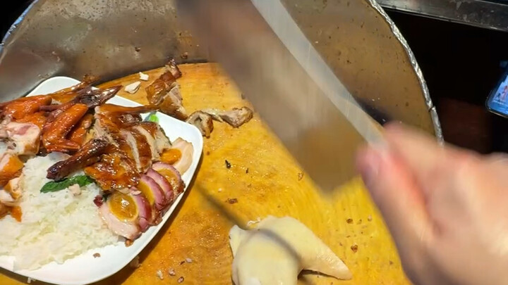 Trading gold for a meal—this is the first time I’ve seen that; roast meats must be really expensive!