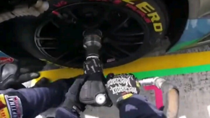 Pembalap: Terima kasih, balapan sudah selesai [tersenyum]