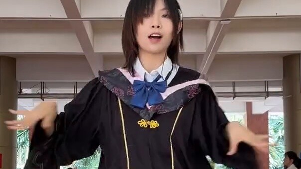 Graduation Bank promotes Queencard