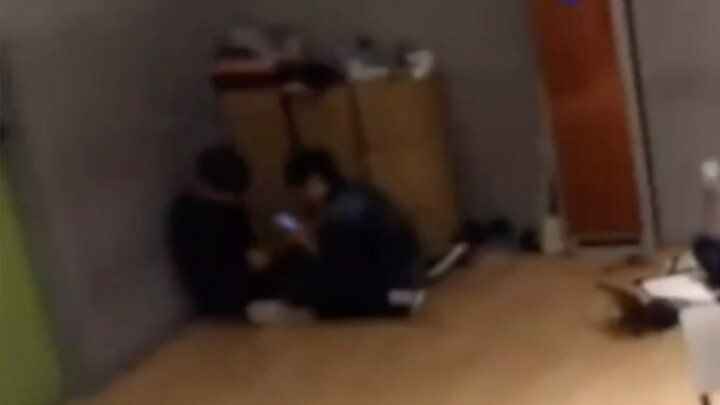 บอกไปตั้งนานแล้วนี่นา พวกเราคือจ้าวแห่งรักแท้//