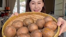 Buah apa lagi ini …. Mirip banget sama sawo …