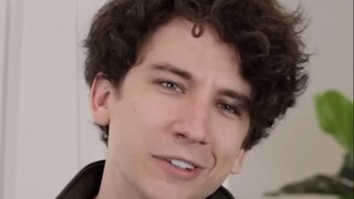 هذا الرجل يستطيع عزف أي شيء ترغب في سماعه