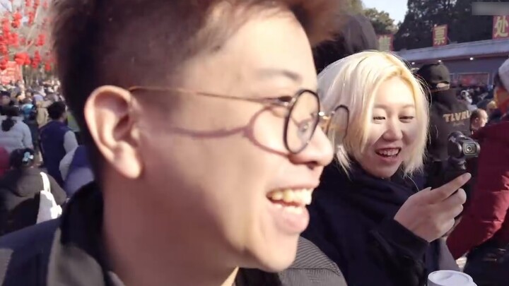 Bạn có thích được làm người ngây thơ ở hội chợ đền không? ! Bạn vừa mua một bộ SpongeBob SquarePants