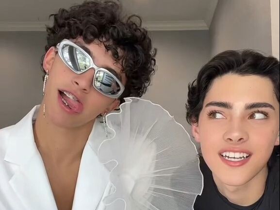 Thay đồ cho em trai thẳng của tôi – Phần 3