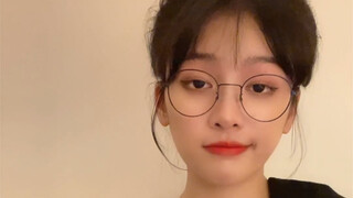 สาวสวยปากใหญ่