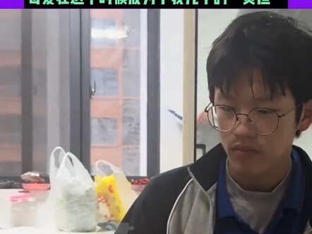 تستيقظ الأم عند الخامسة صباحًا لتحضير الإفطار لطفلها الذي يذهب إلى المدرسة، وتنفّذ كل الخطوات بسرعة 