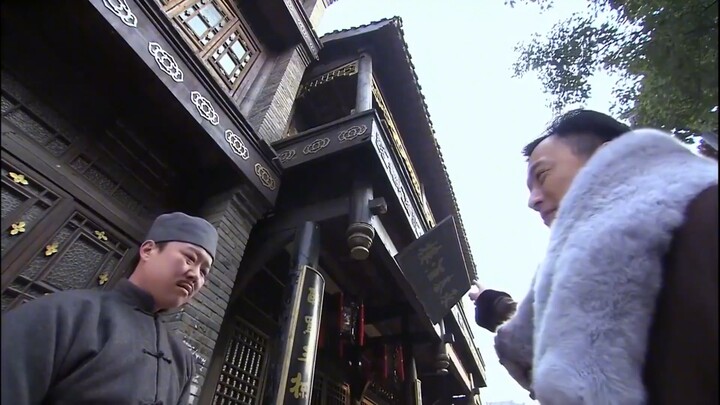 金子：小贩给落魄乞丐一个包子，如今乞丐飞黄腾达，送他整栋酒楼