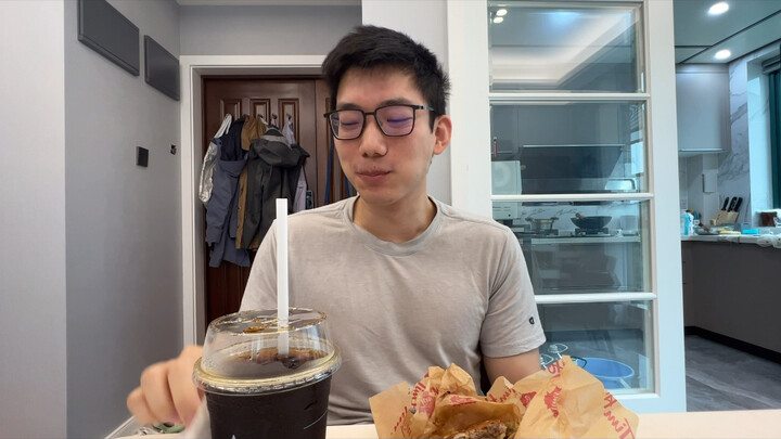 تبادل الأطعمة بوزن 200 كيلوغرام، اليوم السادس: أظن أنني وجدتُ الإجابة عن محتوى نظامي الغذائي المستقب