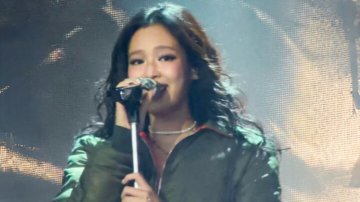JENNIE’s first live performance of “One of the Girls” – full version