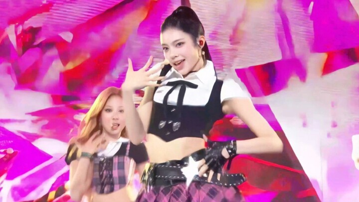 SM’s King is so awesome! The camera angles for their collaboration stage were way too biased!