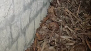 俄罗斯古墓里堆满了人骨