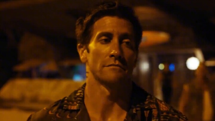 جيلينهال مذهل بجد! مع هيدا الفيلم، شكل جسمه أصبح هيك—ما يخيب توقعات لقب «آكلة العذارى»!