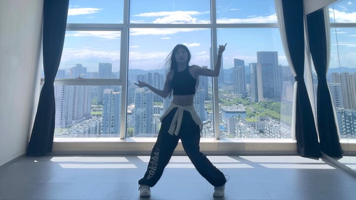 "Đừng nghe đồng hồ chạy ngược chiều và làm bất cứ điều gì bạn muốn" Phiên bản vũ đạo cover phối hợp 