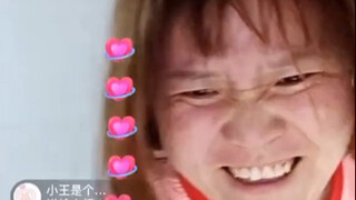 Kakak perempuan sepertinya babi tahun yang siap disembelih hahahahaha