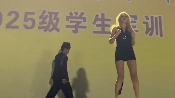 【Học viện Văn hóa Nghệ thuật Tứ Xuyên】: Chị khóa trên chân dài 1m8, chị khóa trên tóc vàng cực phẩm.