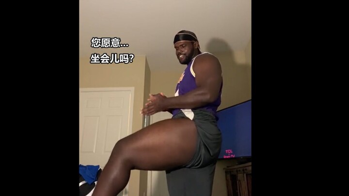 Nyonya-nyonya, tidak mau duduk sebentar?