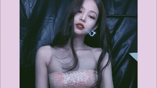 [Jennie] Jennie Seksi Melepas dan Berganti Pakaian di Atas Panggung