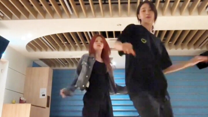 [Baby Hit] Hwang Yeji và Shin Ryujin nhảy theo bài hát mới "How to Twerk" của Yuqi Miyeon